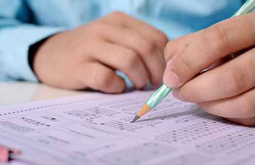 1 öğrencide virüs tespit edildi örgün eğitime 9 gün ara verildi 8 yerleşim yeri karantinaya alındı