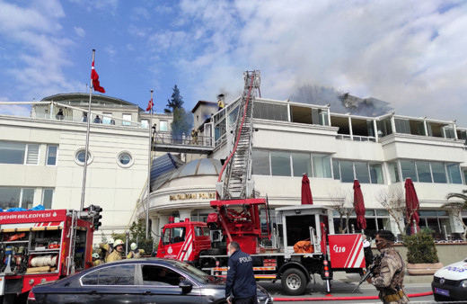 Baltalimanı Polis Evi'nin çatısında korkutan yangın