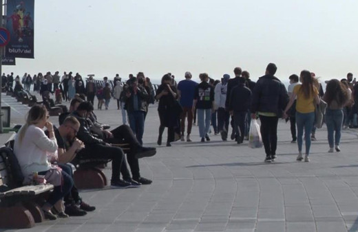 Kısıtlama gününde Kız Kulesi Sahili’ndeki yoğunluk dikkat çekti