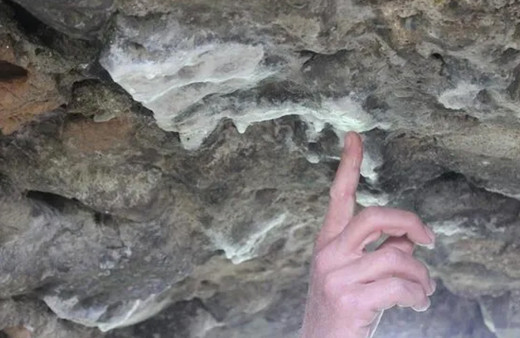 Bursa'da cuma günleri oluyor görenler hayrete düştü! Beyaz bir sıvı akıyor