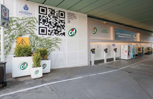 Yaklaşık 200 bin kişinin kullandığı Zincirlikuyu Metrobüs Durağı yenilendi