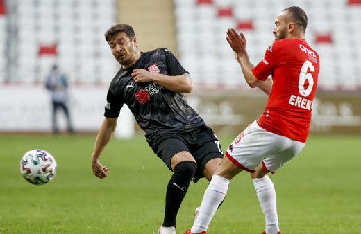 Sivasspor konuk olduğu Antalyaspor'u 4 golle geçti