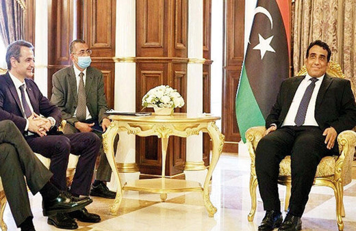 Yunanistan Başbakanı Miçotakis kovduğu sefirin ayağına gitti