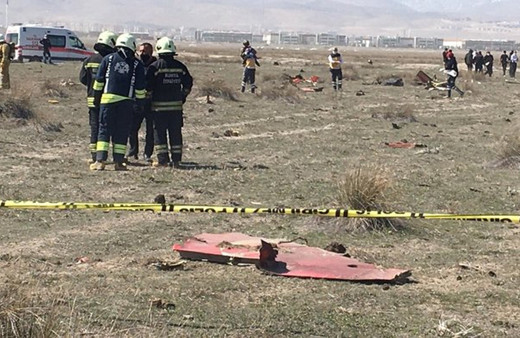 Konya'da Türk Yıldızlarından askeri gösteri uçağı düştü! Pilot şehit oldu