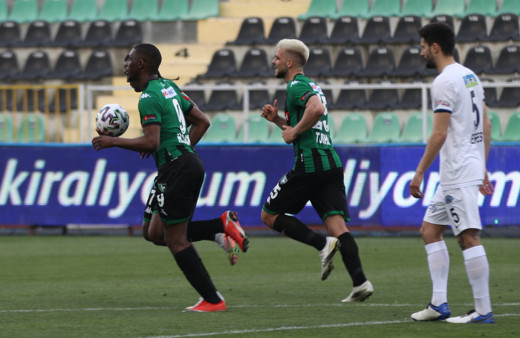 Denizlispor konuk ettiği Kasımpaşa'dan puanı son dakikalarda kaptı