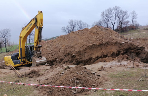 Manisa'da bir kişi tarlaya su kuyusu açmak isterken toprak altında can verdi