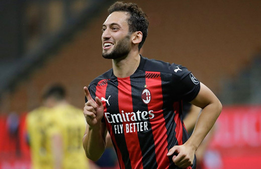 Hakan Çalhanoğlu'na dudak uçuklatan transfer teklifi