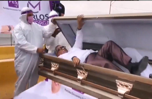 Tabuttan çıktı gören şaşkına döndü! İsteği olay oldu