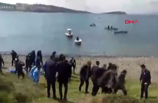 Son dakika! İzmir Foça'da askeri eğitim uçağı düştü 2 pilot sağ kurtuldu