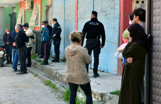 Adana'da eve girenler ekipler şok oldu! Yüzü havlu örtülüydü
