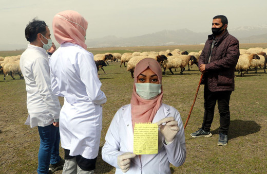 Hakkari'de çobanın duygulandıran notu 'tekrar tekrar okumak istedim'
