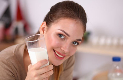 Sütün faydaları neler her gün bir bardak içerseniz...