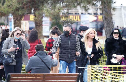 İstanbul turistlere kaldı! Onlar da ne önlemlere uydu ne de maske taktı