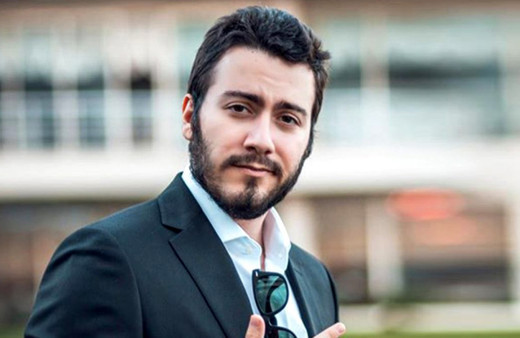 Eve yapılan baskınla Enes Batur hayatının şokunu yaşadı! Arka kapıdan kaçtılar