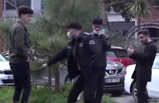 Rusya'daki dayaklı maske şakası Türkiye'de de yapıldı