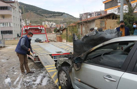Olay yeri Tokat! 3 gün önce satın aldığı otomobil alev alev yandı
