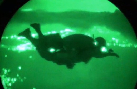 MSB, Özel Kuvvetler'in sızma atlayışı gerçekleştirdiği anların görüntülerini paylaştı