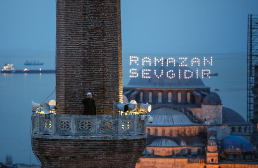 Ayasofya Camii'nde 87 yıl sonra ilk iftar ezanı okundu