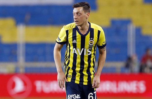 Fenerbahçe'de Mesut Özil sakatlandı  Olympiakos maçında oynayacak mı?