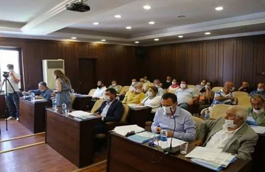 Adalar Belediye Meclisi’nde pozitif vakalı CHP'li üye toplantıya katıldı