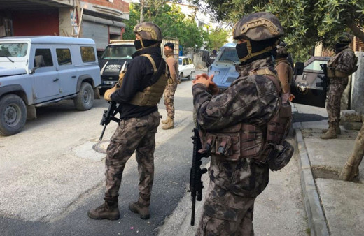 Adana’da 10 terör şüphelisi, operasyonla yakalandı
