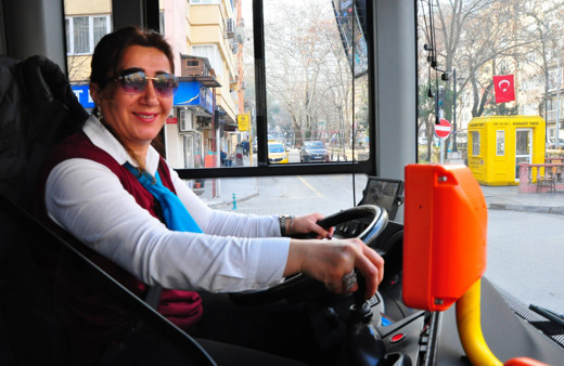 Manisa'nın tek kadın şoförüydü işten çıkarıldı bu görüntüler onu yaktı