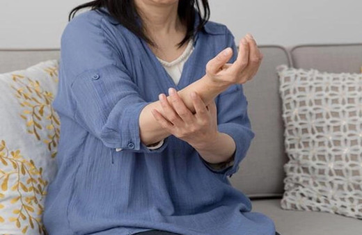 Elim ve ayağım uyuşuyor hastalık belirtisi mi karpal tünel sendromu olabilir!