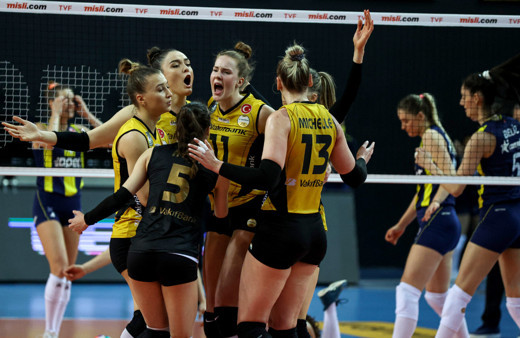 Sultanlar Ligi'nde Fenerbahçe maça çıkamayınca VakıfBank şampiyon oldu