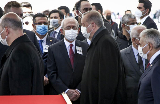 Yıldırım Akbulut'un cenazesine damga vuran kare! Cumhurbaşkanı Erdoğan, Kılıçdaroğlu'nu es geçti