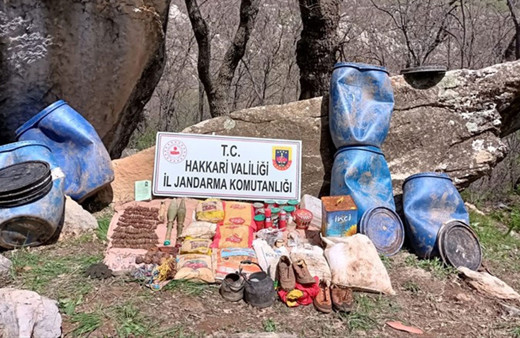 Hakkari'de PKK'lı teröristlere ait mühimmat ve yaşam malzemeleri ele geçirildi