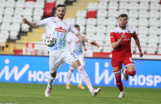 Çaykur Rizespor konuk olduğu Antalyaspor'u mağlup etti