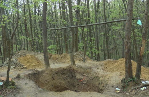 Belgrad Ormanı'nda hayrete düşüren görüntü! Devasa çukurun sebebi belli oldu