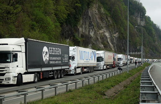 Artvin Sarp Sınır Kapısı'nda yoğun TIR kuyruğu oluştu