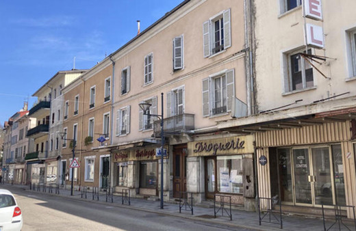 Eşyalarıyla satın aldıkları eski evden hazine çıktı! Reçel kavonozlarından altın fışkırdı