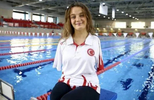 Sümeyye Boyacı Paralimpik Yüzme Dünya Serileri'nin ilk gününde birincilik elde etti