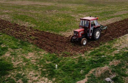 Kırşehir'de çiftçinin traktörle tarlasına çizdiği şekli görenler büyülendi! İşte o anlar