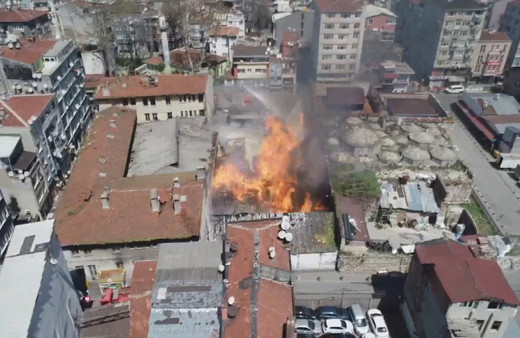Fatih'te Kaçakçılık Şube Müdürlüğü'ne ait depoda yangın