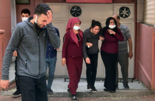 Adana'da gürültüyü duyup odaya koşan aile hayatının şokunu yaşadı! Gözyaşları sel oldu