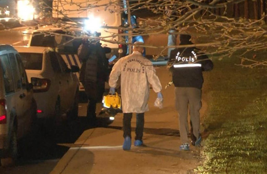 Sultangazi’de kadın cinayeti! Boğazı bıçakla kesilen kadın yol kenarına bırakıldı