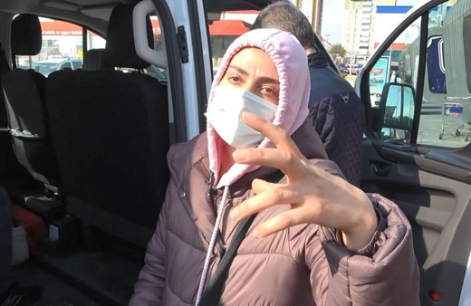 Çorap satarak dilenen kadının cipi olduğu ortaya çıktı! Diğer dilenci kadınlarla kavgası olay