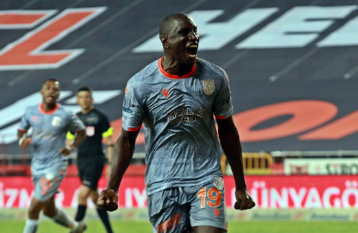 Başakşehir'de Demba Ba'nın sözleşmesi feshedildi
