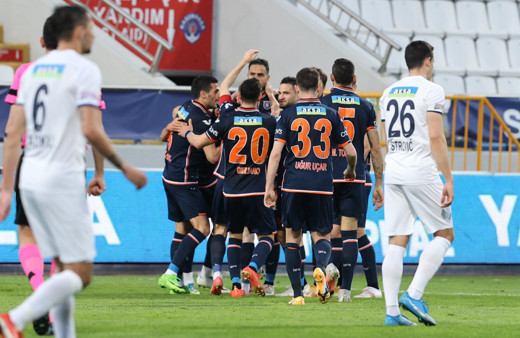 Kasımpaşa'yı deviren Başakşehir nefes aldı