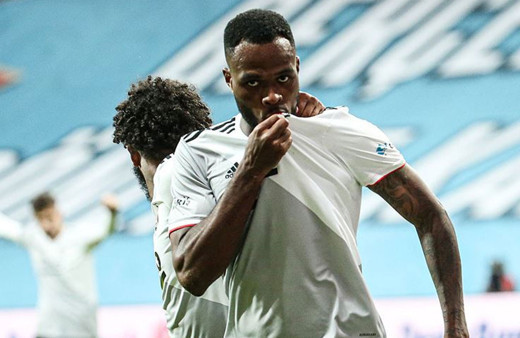 Beşiktaş'ta Cyle Larin şoku!