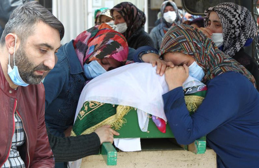 Konya'da gözyaşları sel oldu! Tabutların yanına gelen fenalık geçirdi