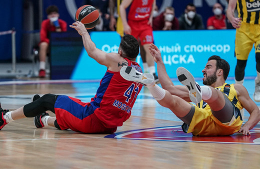 Fenerbahçe Beko Moskova'da son çeyrekte dağıldı