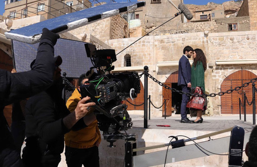 Hercai oyuncusu Emrullah Omay arkadaşlarıyla seti bastı silahlar çekildi