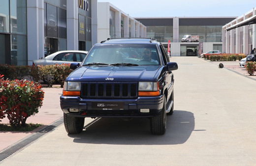 Merhum Vali Recep Yazıcıoğlu'nun makam aracı olarak kullandığı cip satışa çıkartıldı