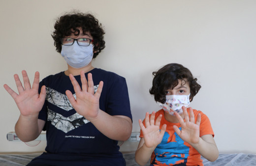 Çocukların sürekli parmakları deliniyor büyük acı yaşıyorlar! 1500 TL maliyeti var