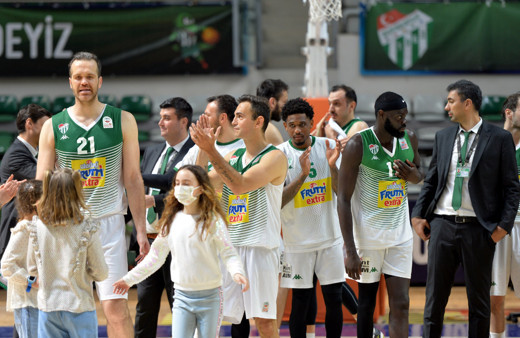 Ender Arslan gözyaşlarıyla kariyerini noktaladı