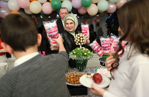 Cumhurbaşkanı Erdoğan çocuklarla iftar yaptı